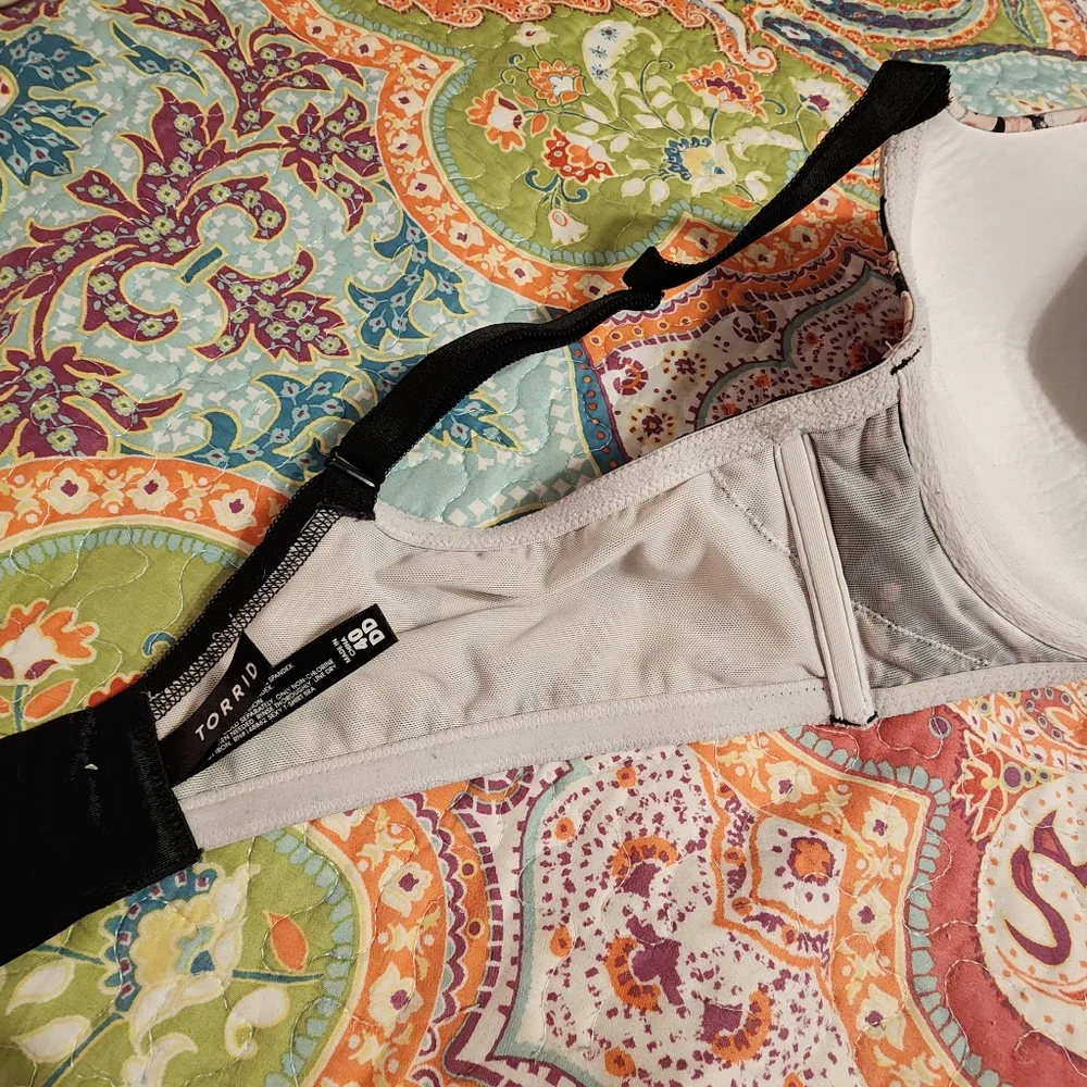 Torrid Skull and Roses Bra | Size 40DD - Picture 9 of 11